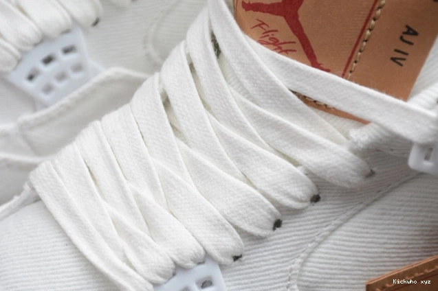 Air 4 Levi's x Jordan 'White' AO2571-100 0710